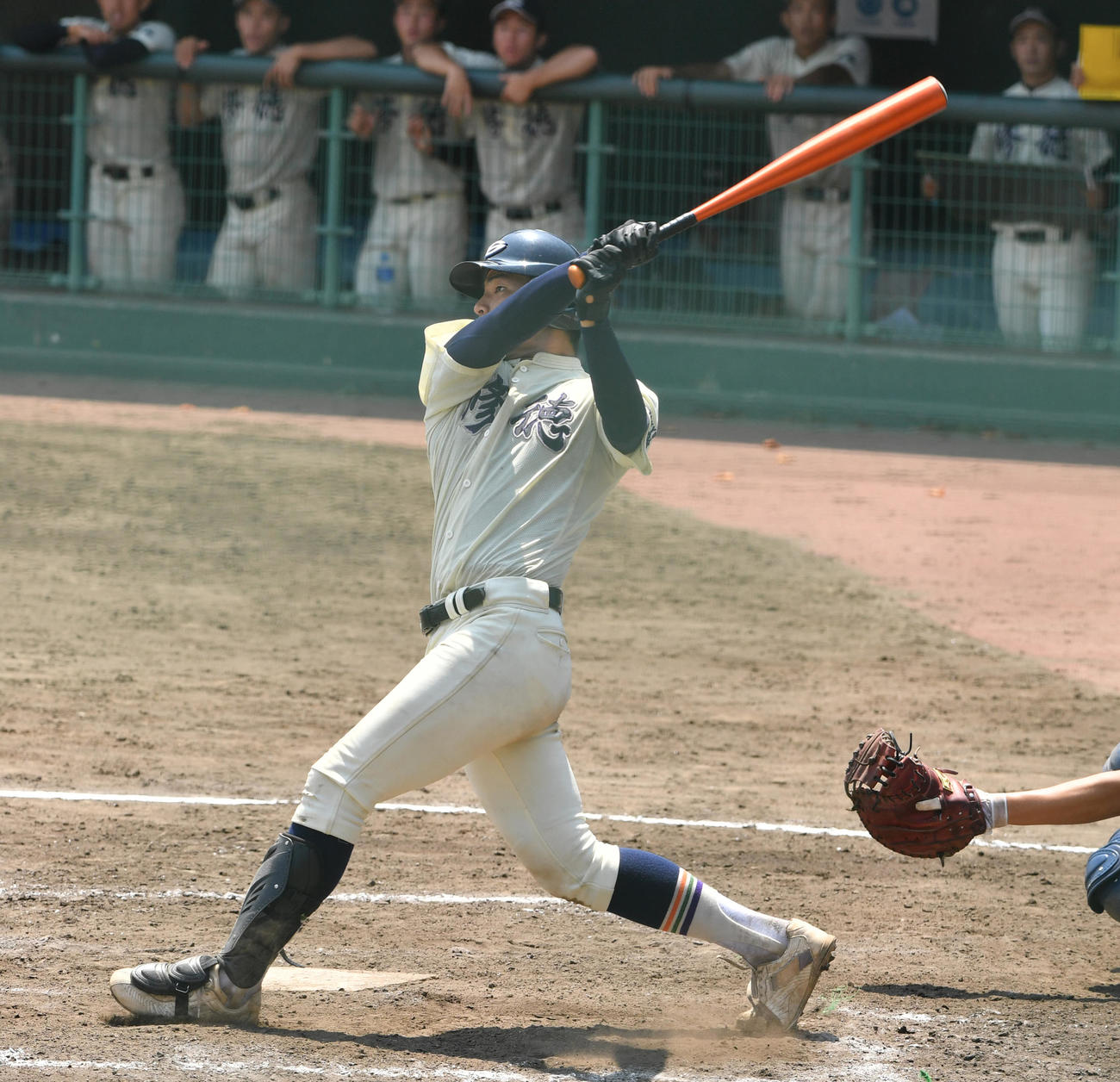 日大豊山対修徳　9回裏修徳1死二塁、床枝は左越えにサヨナラ本塁打を放つ（撮影・柴田隆二）