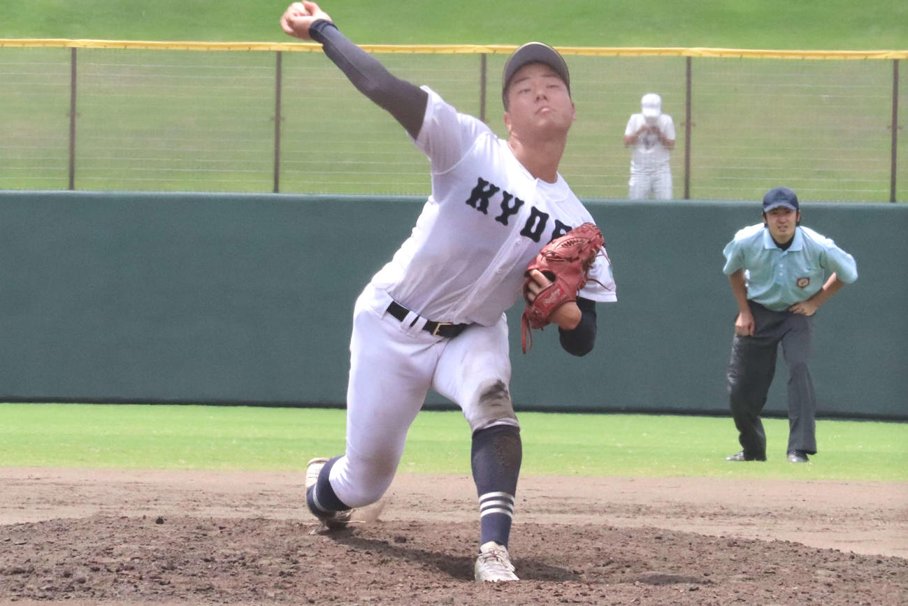 3番手で登板した享栄・竹山日向投手が好投（撮影・山崎健太）