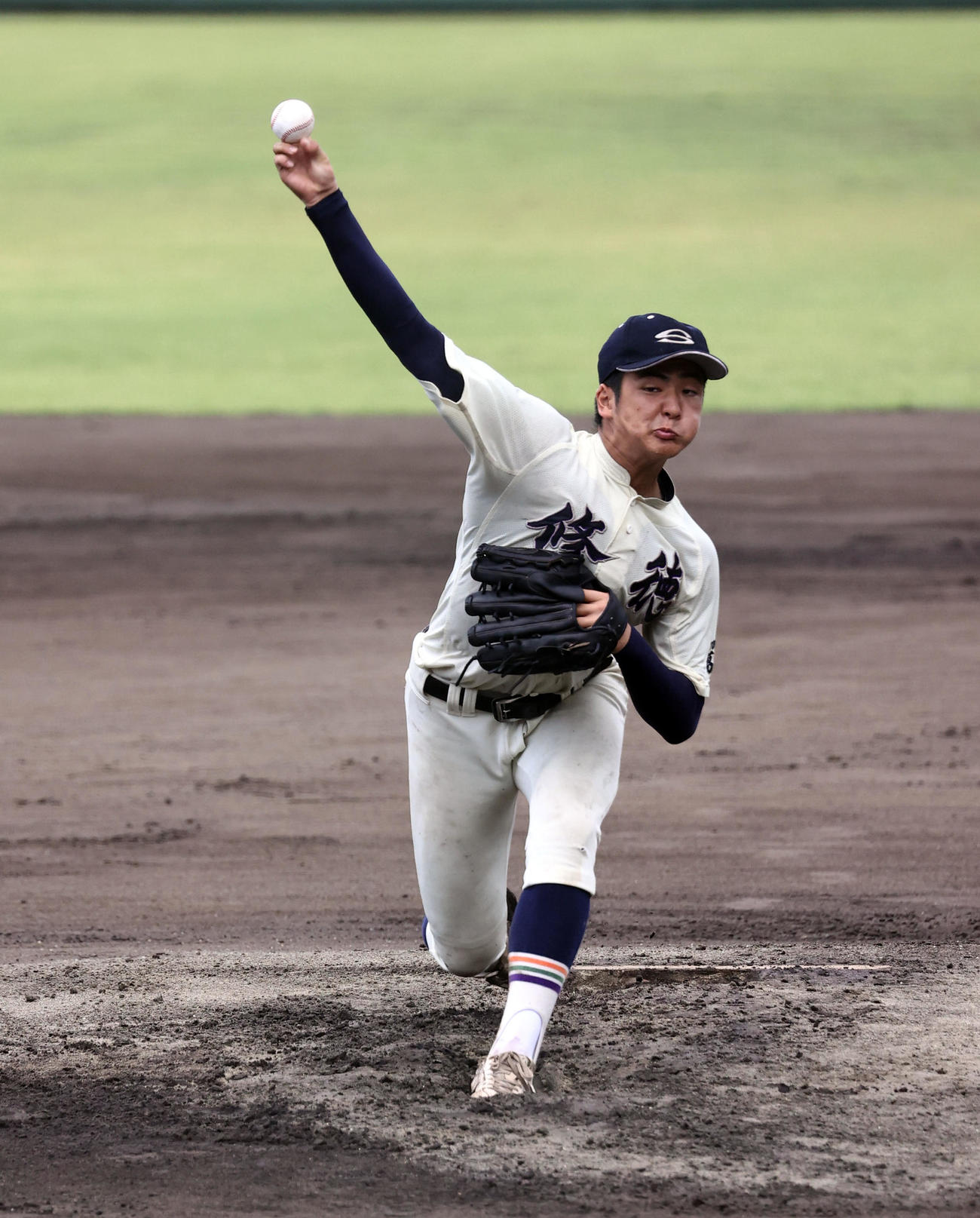 小山台対修徳　力投する修徳先発の床枝（撮影・垰建太）