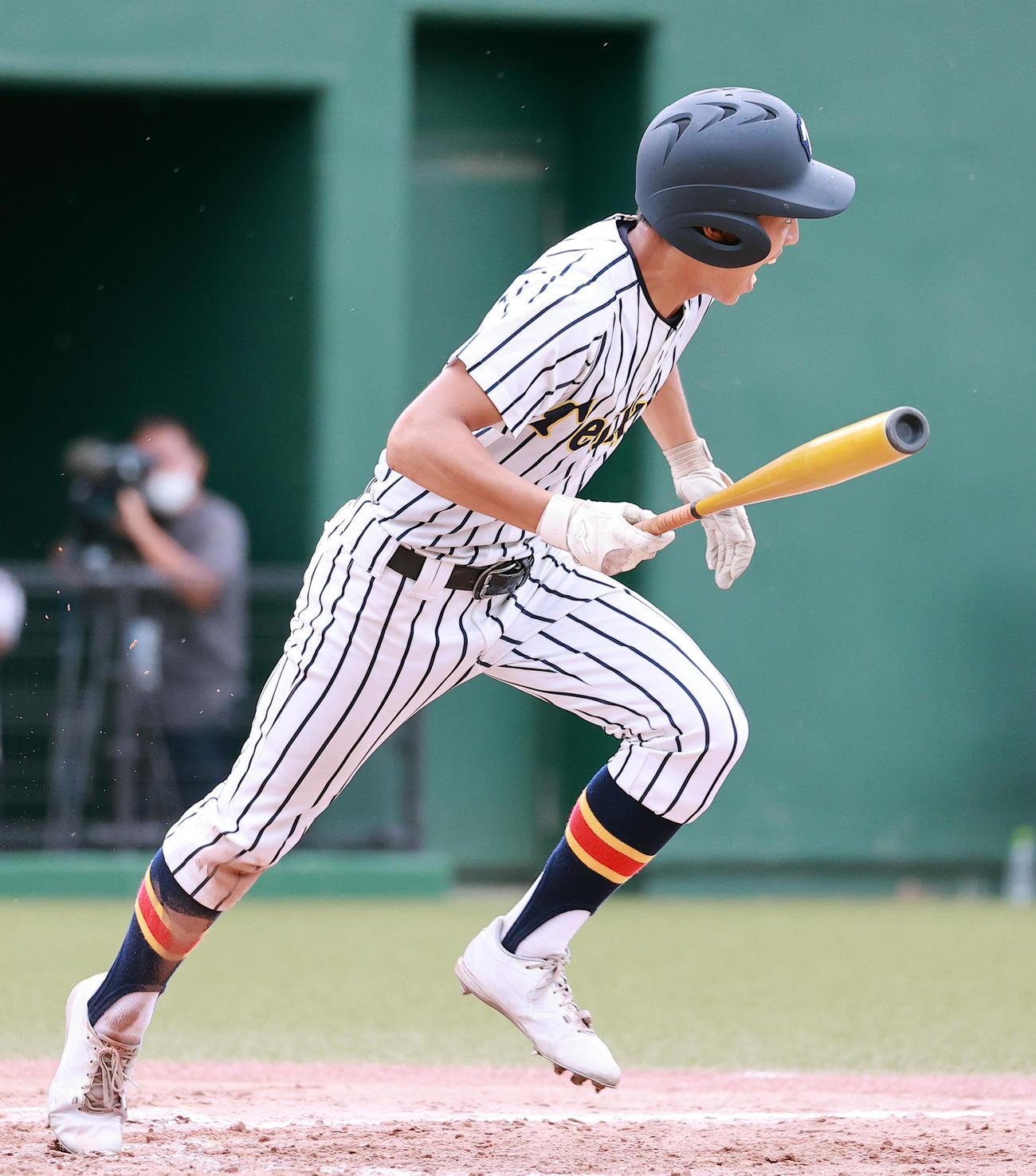 東亜学園対帝京　5回裏帝京2死二塁、田巻は左前打を放つ（撮影・浅見桂子）