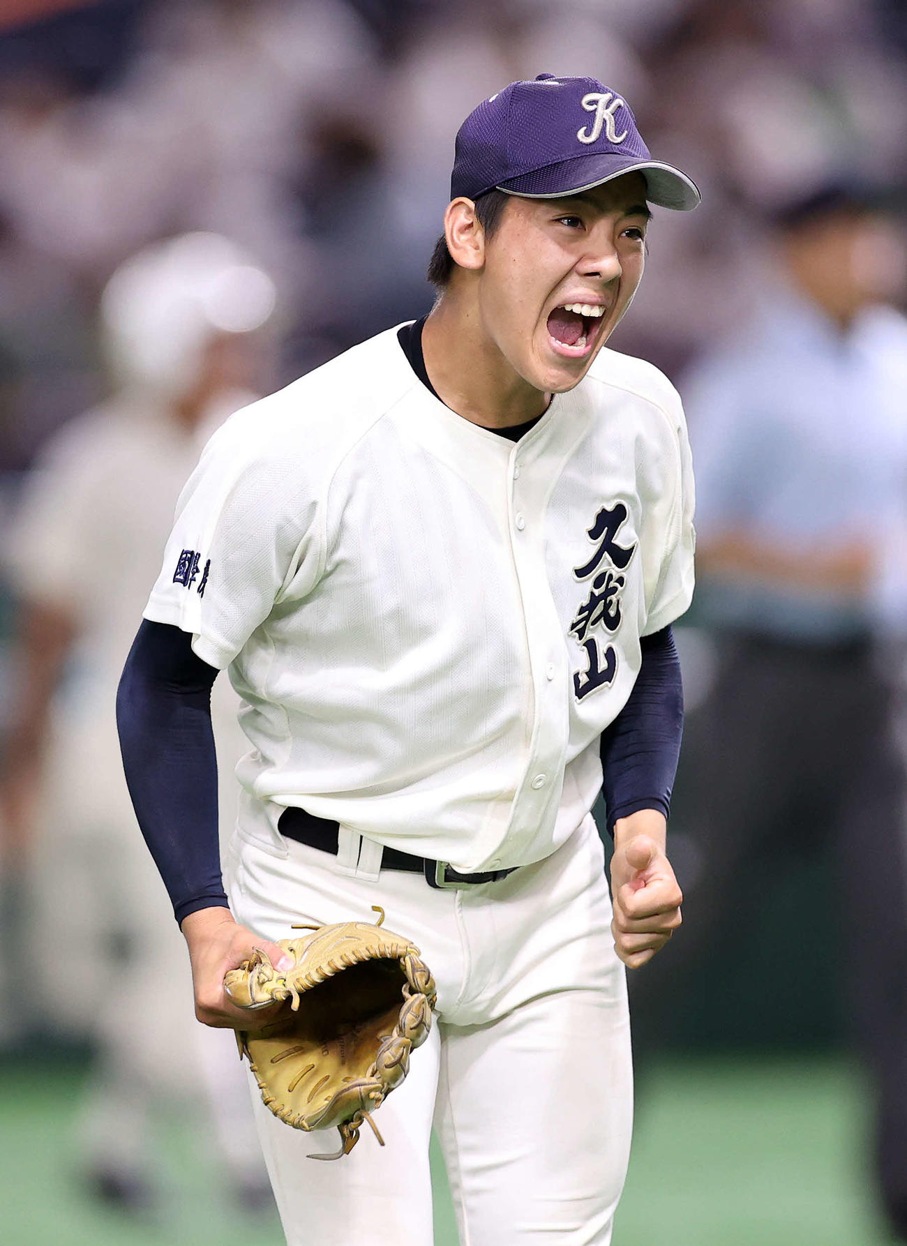 日大三対国学院久我山　勝利し雄たけびを上げる国学院久我山・高橋（撮影・鈴木正人）