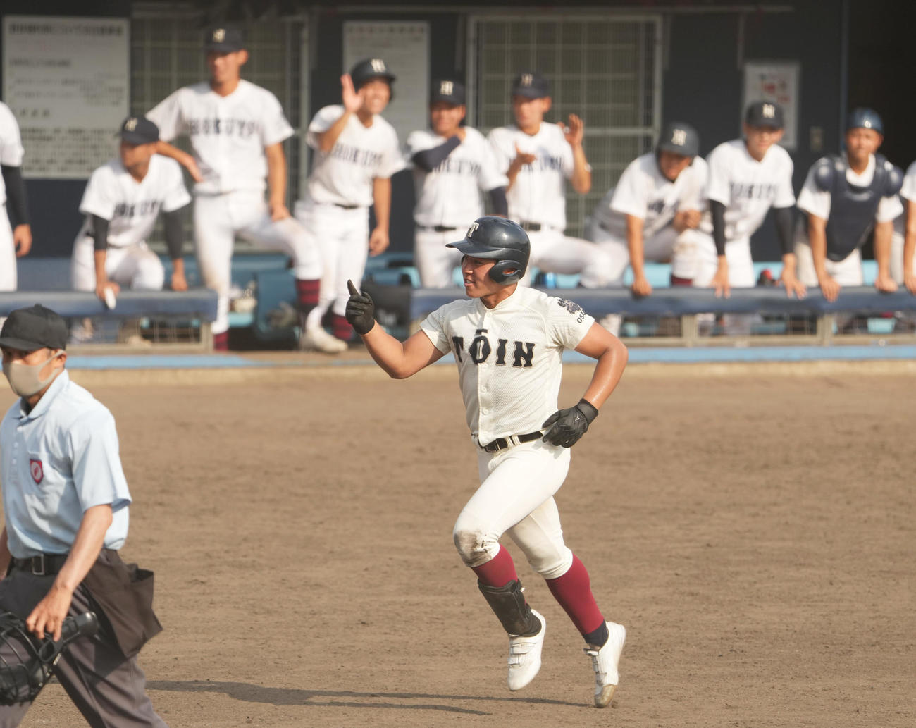 大阪大会準決勝　大阪桐蔭対関大北陽　9回表大阪桐蔭1死、左越えの同点本塁打を放つ池田陵真（撮影・清水貴仁）
