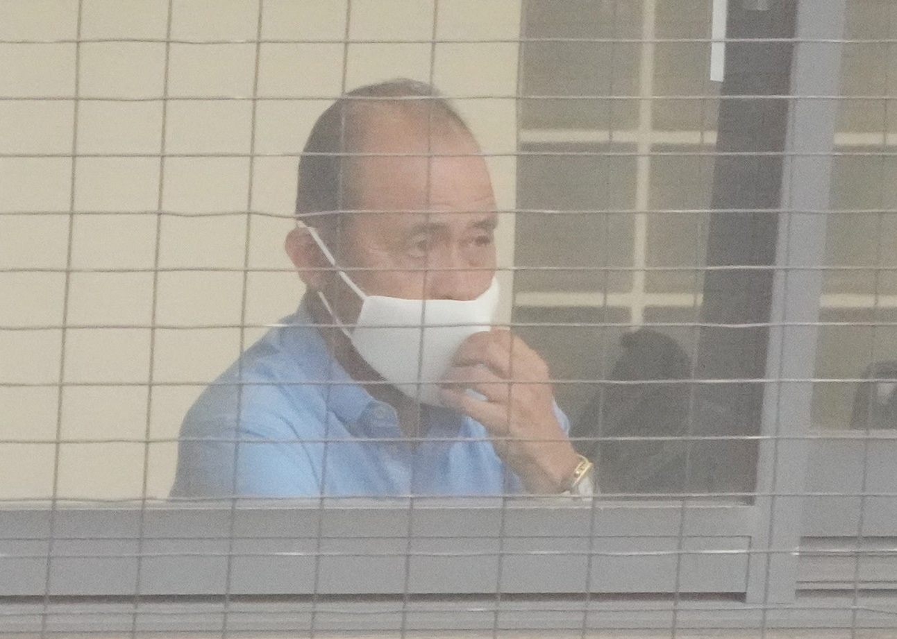 大阪桐蔭対関大北陽　準決勝を観戦する関大北陽OBの岡田彰布氏（撮影・清水貴仁）