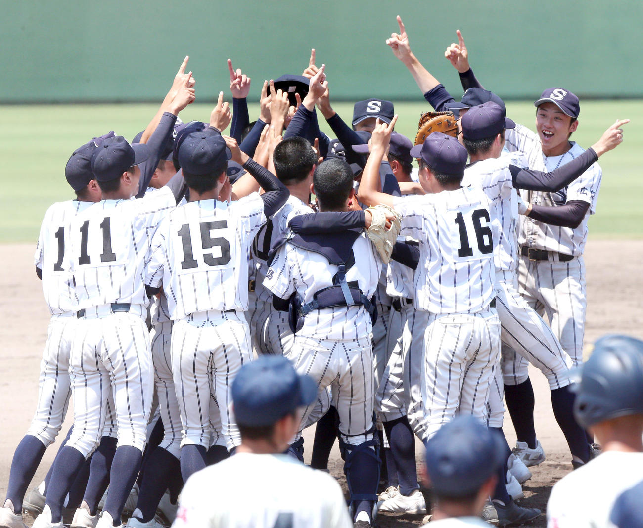 祇園北対広島新庄　優勝を決め喜ぶ広島新庄ナイン（撮影・上山淳一）