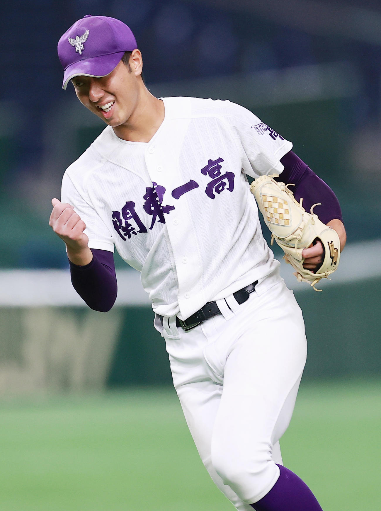 修徳対関東第一　完投で決勝進出を決め喜ぶ関東第一・市川（撮影・野上伸悟）