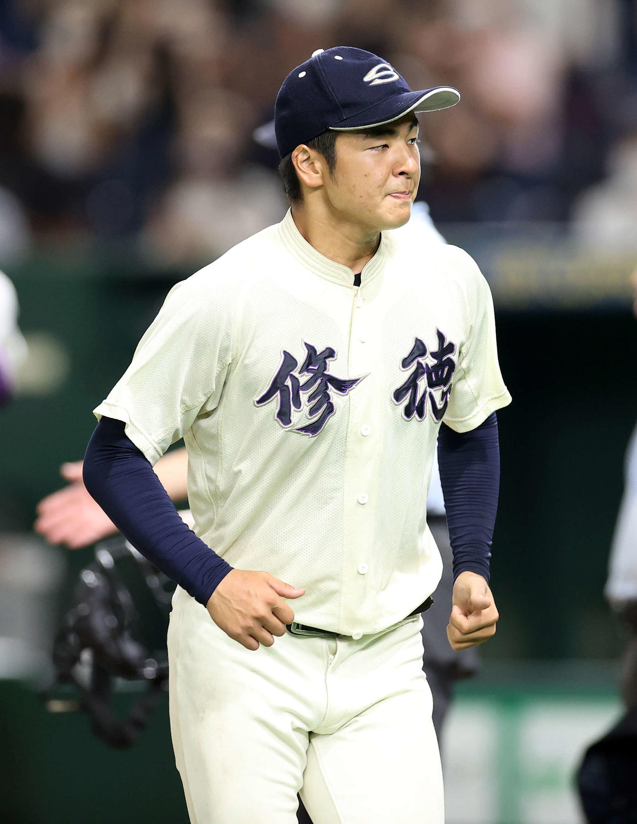 修徳対関東第一　敗戦し引き揚げる修徳・床枝（撮影・鈴木正人）