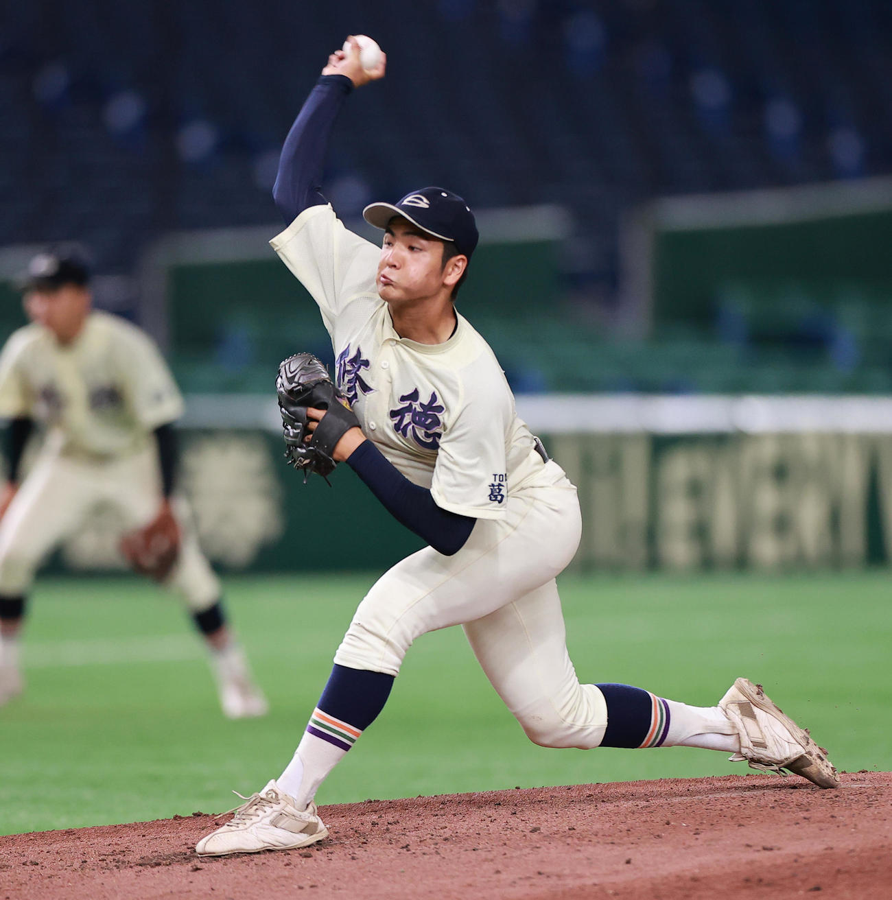 修徳対関東第一　力投する修徳先発の床枝（撮影・野上伸悟）
