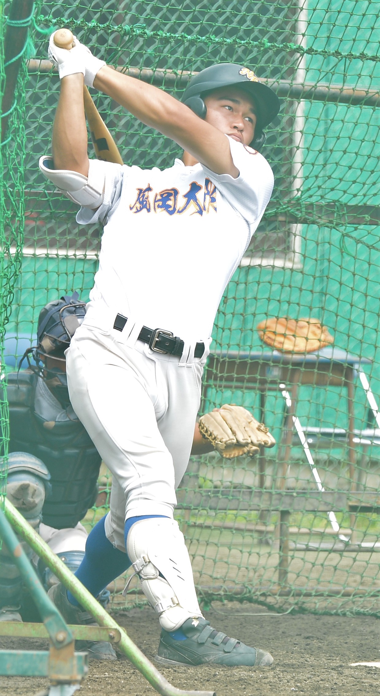 フリー打撃を行う盛岡大付・松本