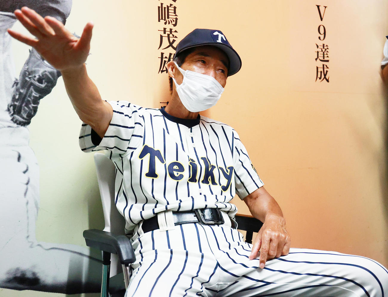 二松学舎大付対帝京　試合後に取材に応じる帝京・前田監督（撮影・野上伸悟）