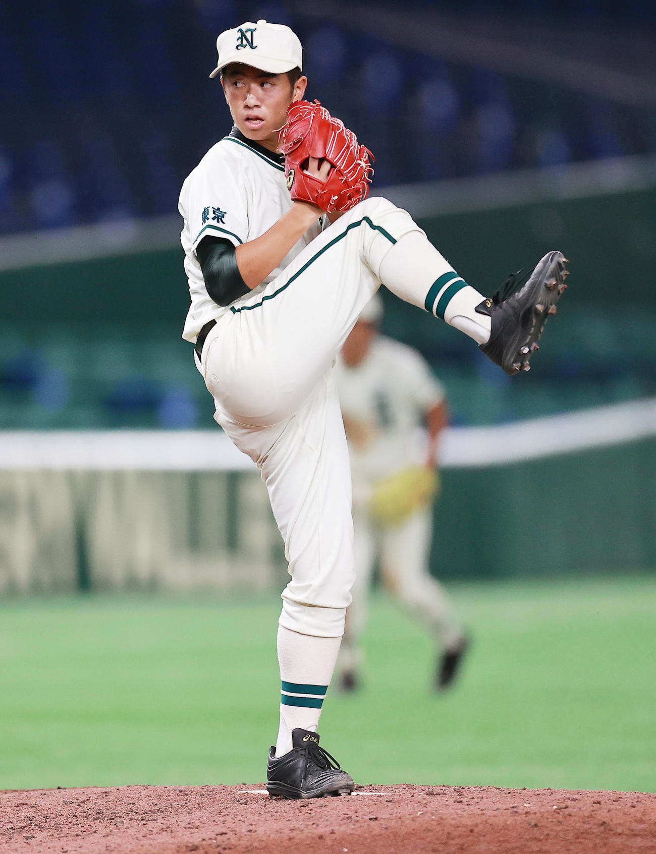 二松学舎大付対帝京　力投する二松学舎大・秋山（撮影・野上伸悟）
