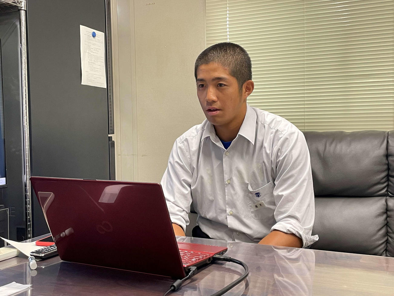 抽選会に望む県岐阜商・高木翔斗主将（学校提供）
