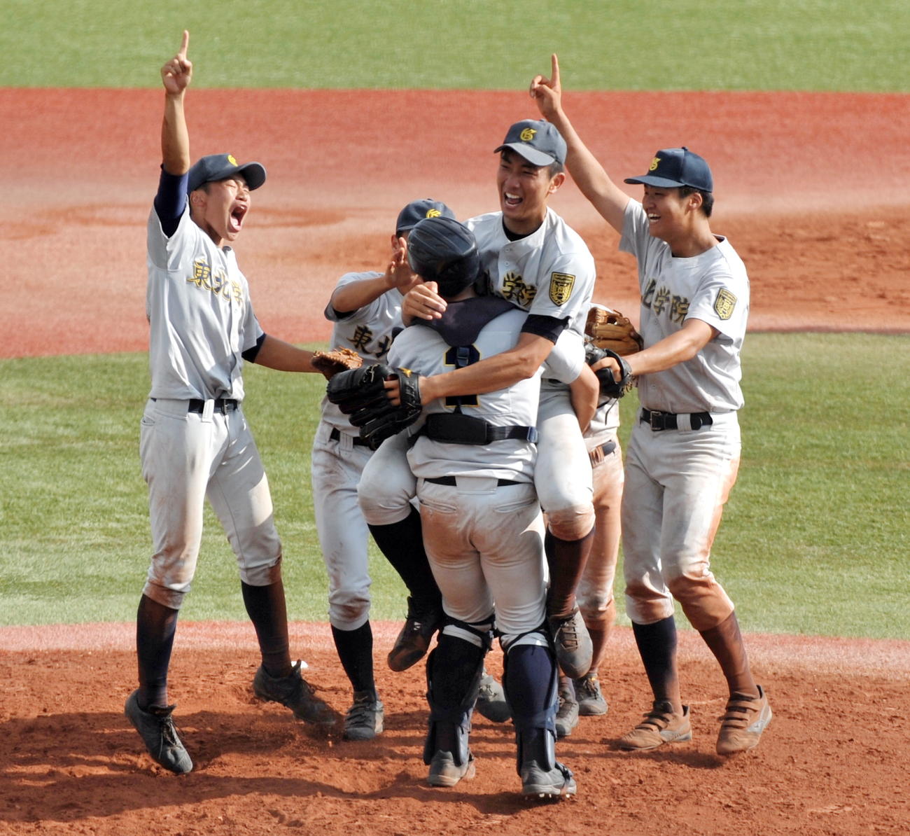 創部50年目で初の甲子園出場を決めて喜ぶ東北学院（2021年7月23日撮影）