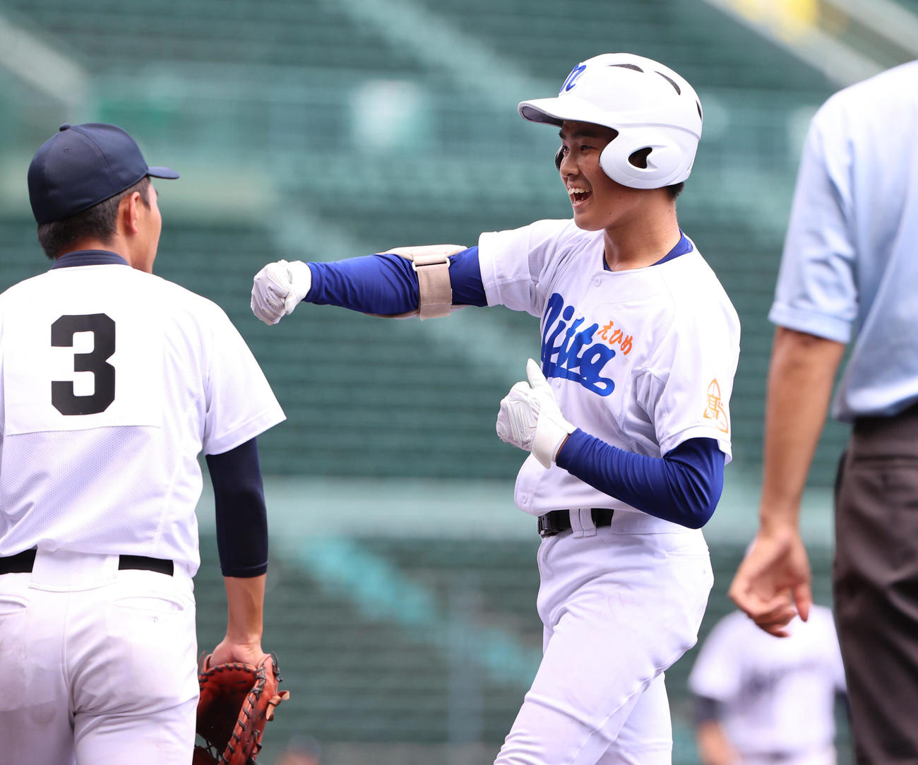 第103回全国高校野球選手権1回戦　新田対静岡　2回表新田1死一、三塁、右前へ先制適時打を放つ向井（撮影・清水貴仁）