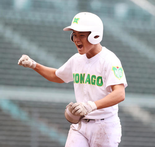 第103回全国高校野球選手権1回戦 米子東対日大山 9回表米子東、無死一、二塁、中前打を放つ長尾(撮影・清水貴仁)