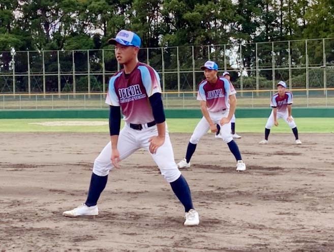 12日の初戦に向け練習に励む帯広農・渋谷（左）（帯広農提供）
