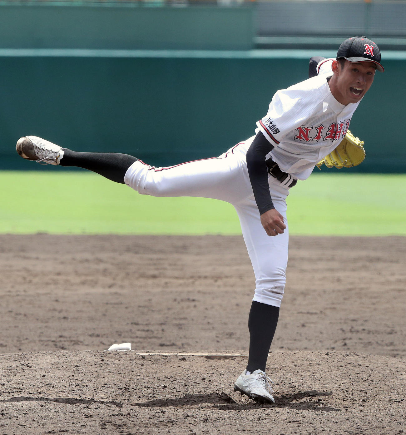 気迫の投球で最後を締めた日大山形・滝口（撮影・宇治久裕）