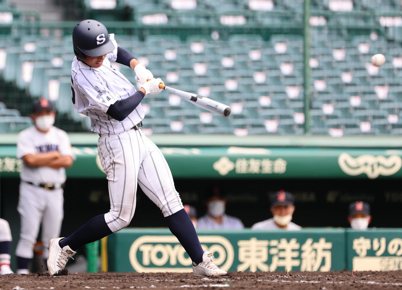 広島新庄対横浜　5回表広島新庄2死二塁、中前へ先制適時打を放つ河野（撮影・清水貴仁）