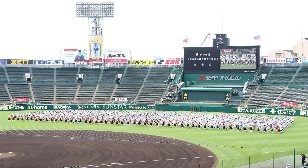 開会式で行進する選手たち（2021年8月10日）