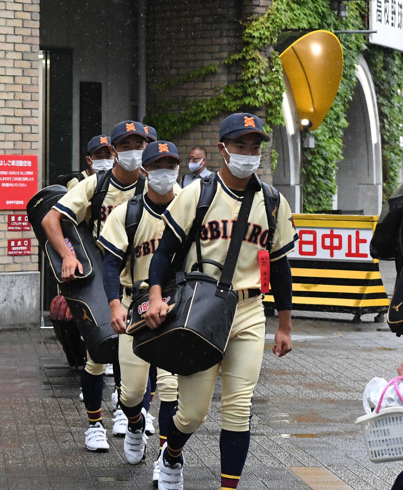 練習を終え引き揚げる帯広農ナイン（撮影・前岡正明）