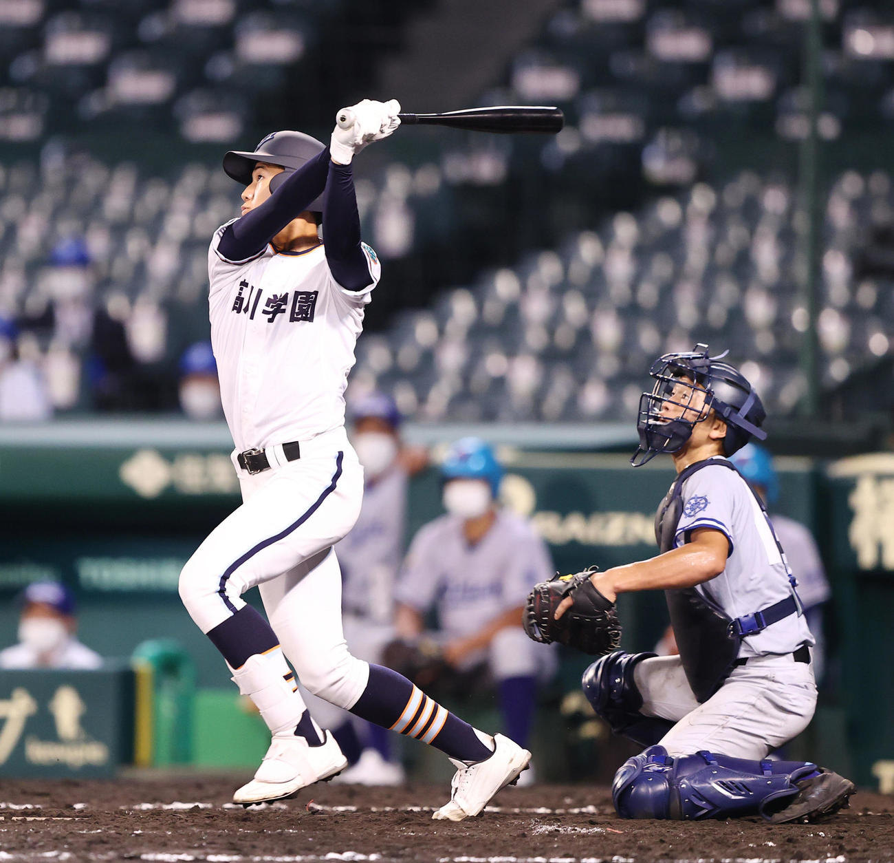 小松大谷対高川学園　4回裏高川学園1死一塁、中越え2点本塁打を放つ立石（撮影・垰建太）