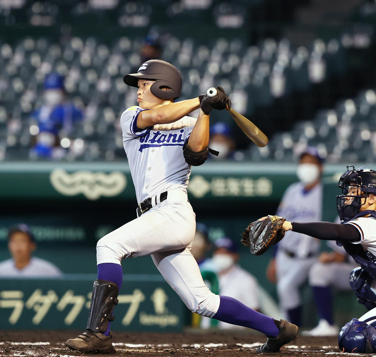 1回裏小松大谷1死三塁、先制の適時打を放つ東出（撮影・垰建太）