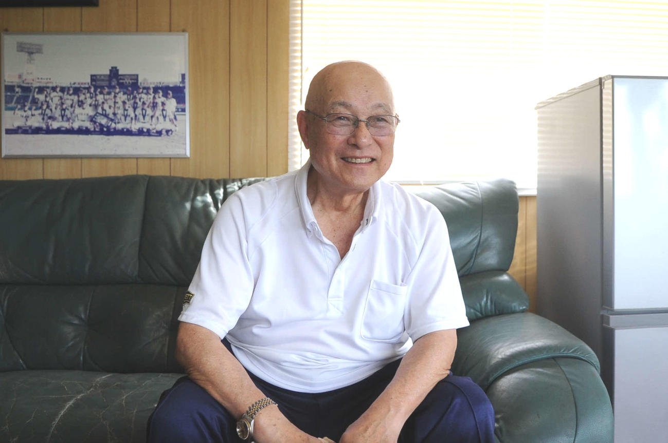 「選手には甲子園を楽しんできて欲しい」と話す大井総監督