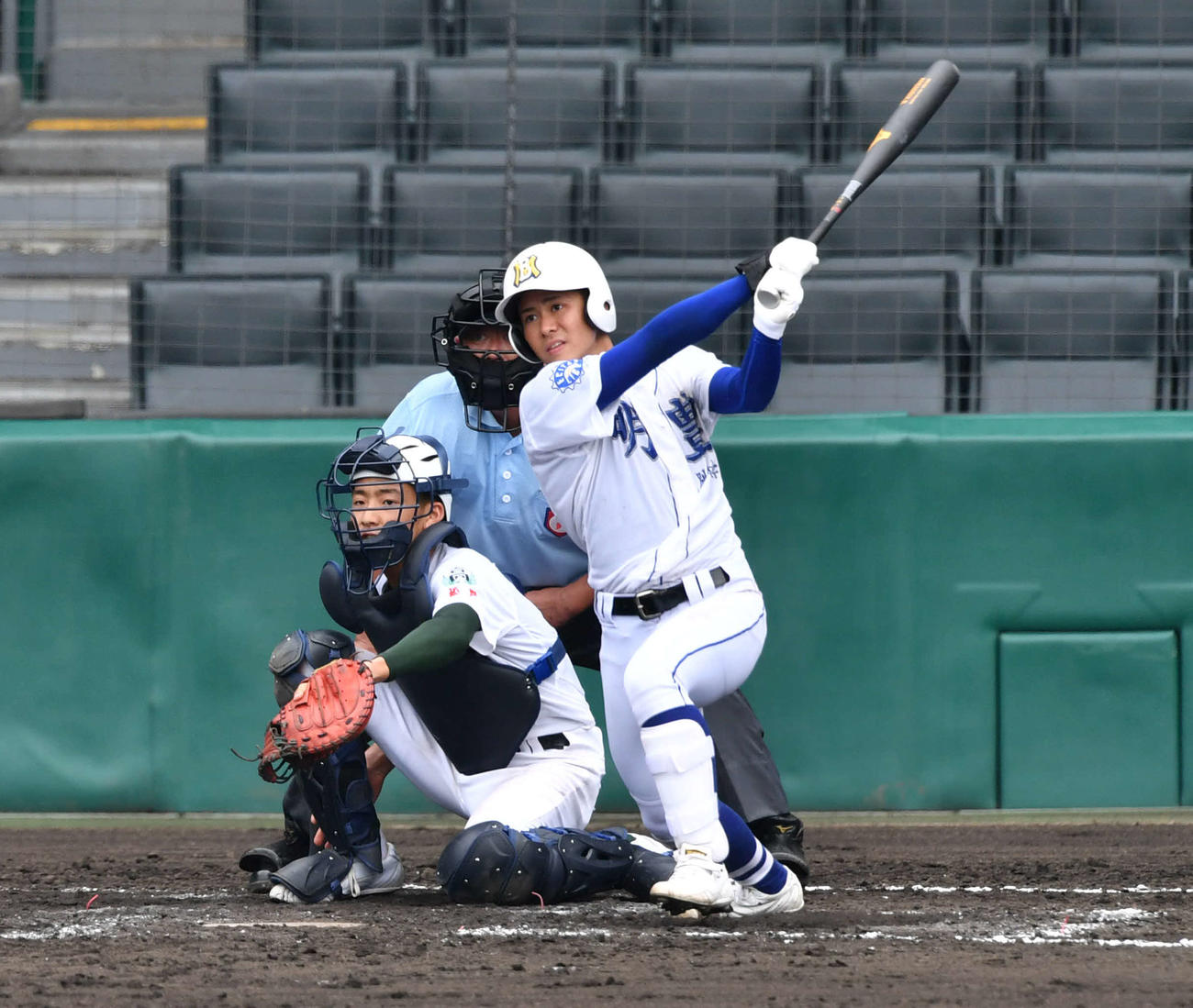 明豊対専大松戸　9回表明豊1死、幸修也は右前安打を放つ（撮影・岩下翔太）