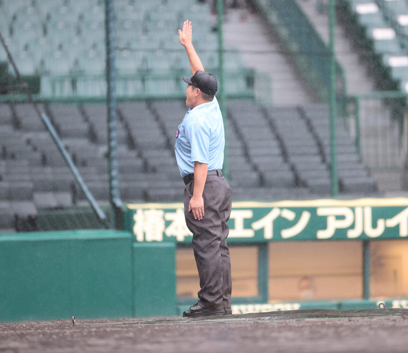 東海大菅生対大阪桐蔭　8回途中でコールドゲームとなり大阪桐蔭が勝利する（撮影・清水貴仁）