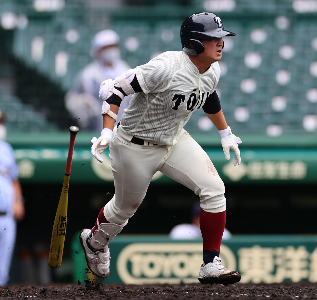 東海大菅生対大阪桐蔭　3回裏大阪桐蔭2死、中越え本塁打を放つ前田（撮影・清水貴仁）