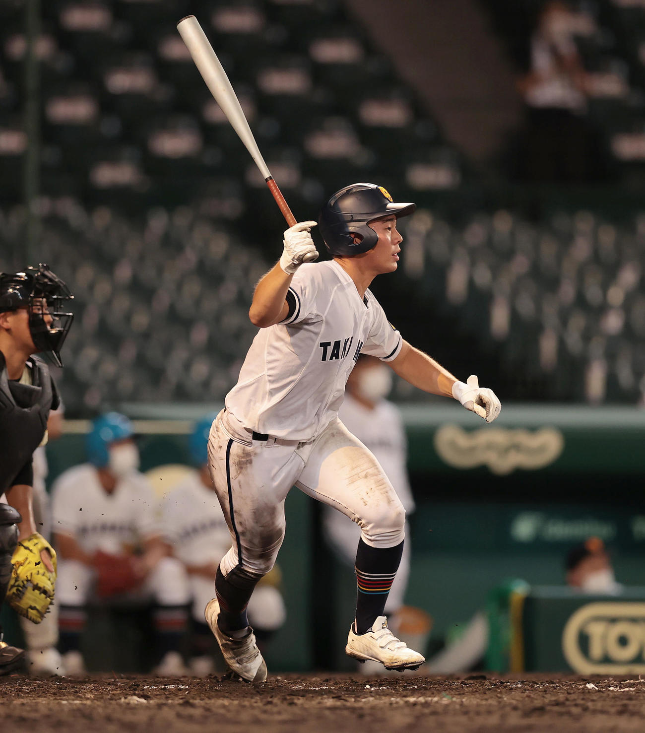 作新学院対高松商　8回裏高松商2死満塁、勝ち越しの中越え3点適時三塁打を放つ藤井（撮影・前田充）