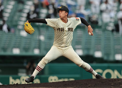 作新学院対高松商 作新学院先発の井上(撮影・前田充)