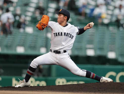 作新学院対高松商 高松商先発の徳田(撮影・前田充)
