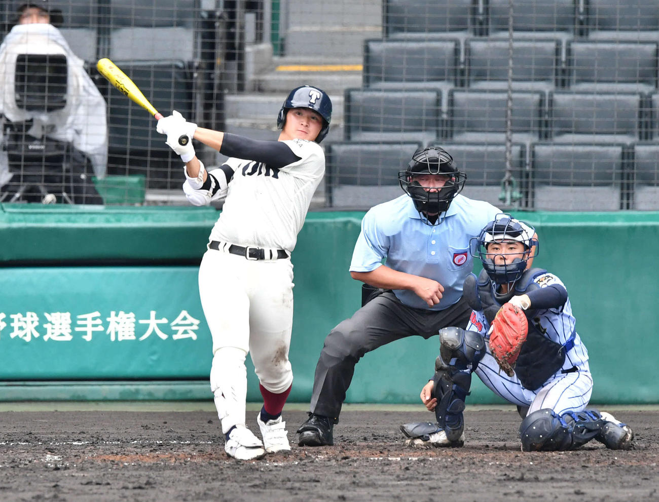 東海大菅生対大阪桐蔭　3回裏大阪桐蔭2死、中越え本塁打を放つ前田（撮影・岩下翔太）