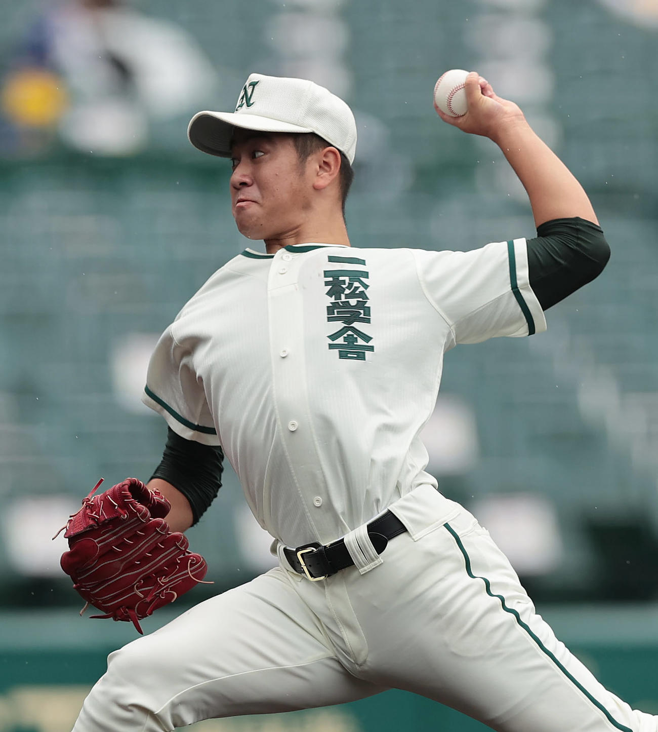 西日本短大付対二松学舎大付　二松学舎大付先発の秋山（撮影・前田充）