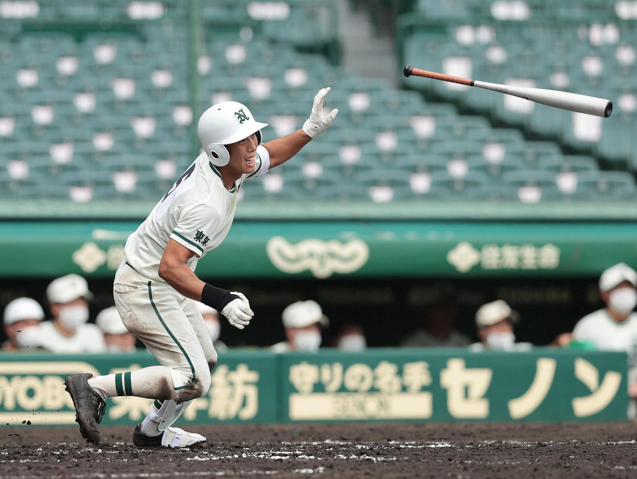 西日本短大付対二松学舎大付　6回裏二松学舎大付1死三塁、先制の中前適時打を放つ浅野（撮影・前田充）
