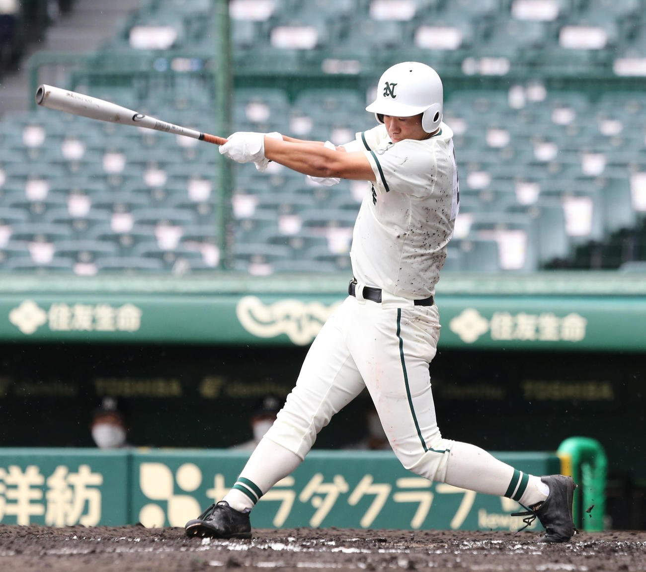 西日本短大府対二松学舎大付属　6回裏二松学舎大付属2死二塁、丸山丈司は右前適時打を放つ（撮影・屋方直哉）