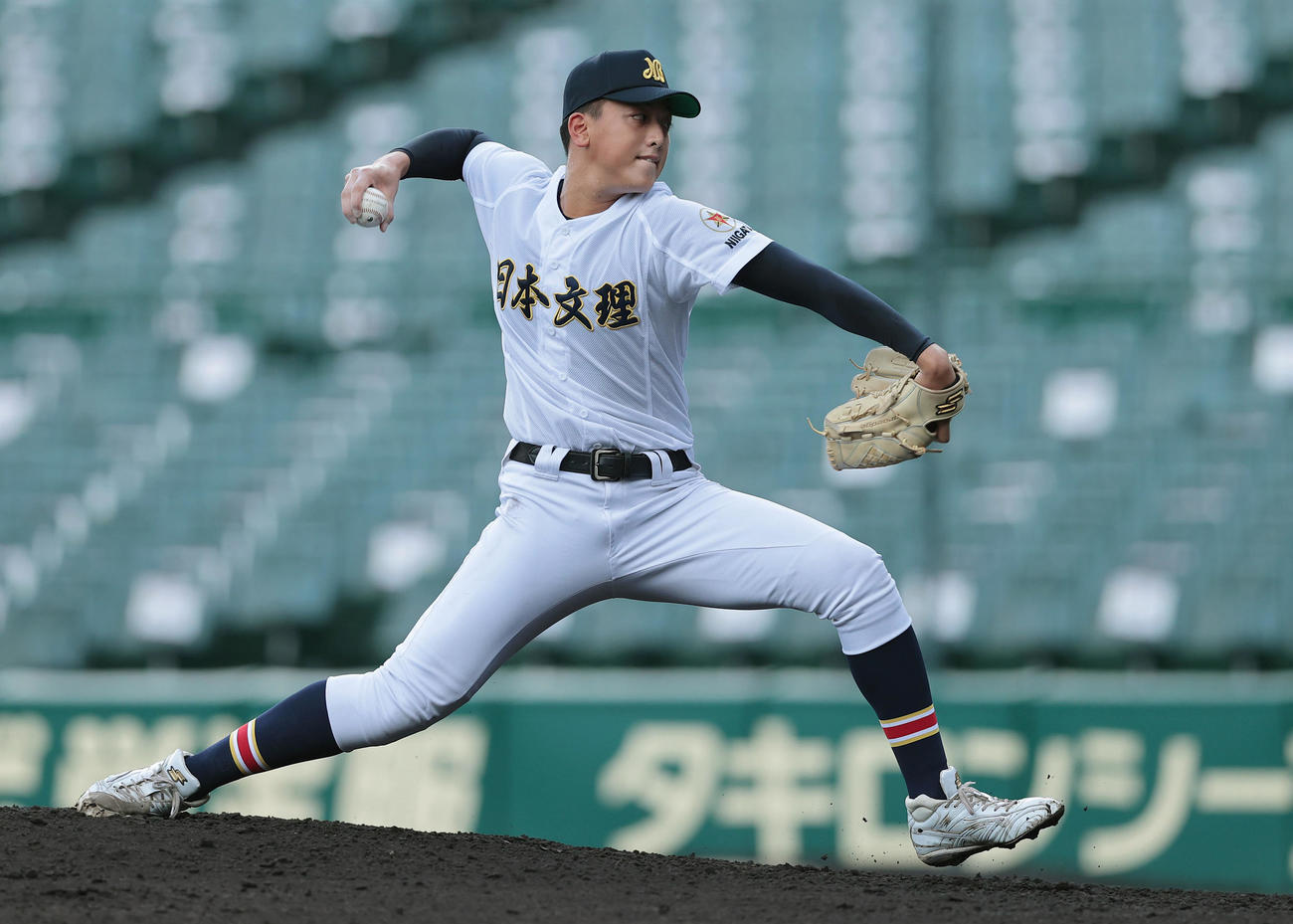 日本文理対敦賀気比　日本文理先発の田中（撮影・前田充）