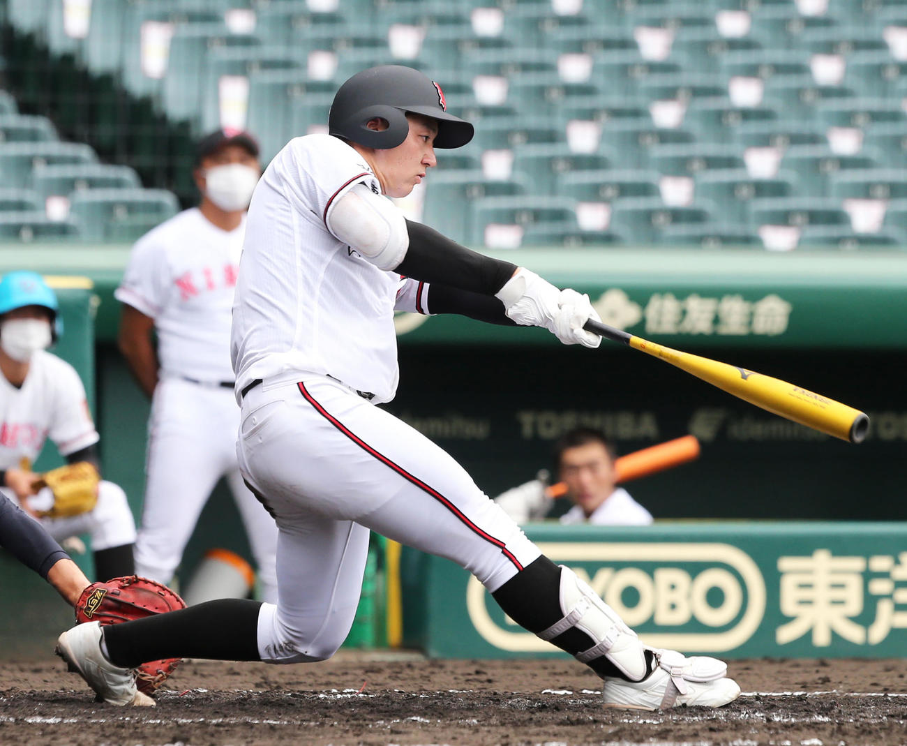 第103回全国高校野球選手権　浦和学院対日大山形　3回裏日大山形無死二塁、佐藤は勝ち越しの適時二塁打を放つ（撮影・屋方直哉）