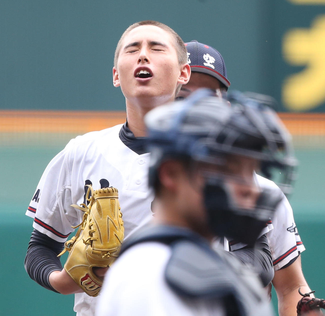 新田対日本航空　新田に勝利した習慣ヴァデルナフェルガスはほっとした表情を見せる（撮影・屋方直哉）