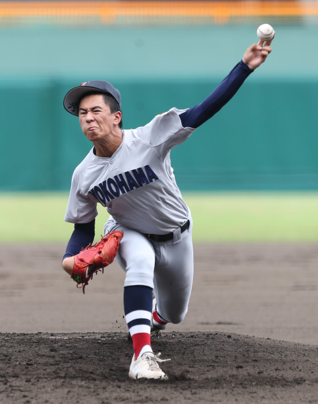 横浜対智弁学園　横浜の先発杉山（撮影・屋方直哉）