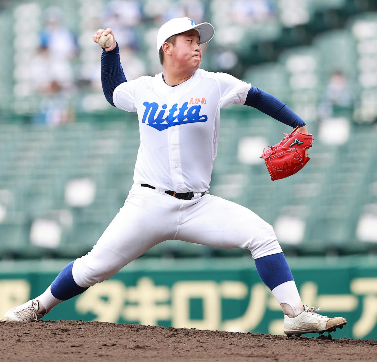 力投する新田・古和田（撮影・野上伸悟）