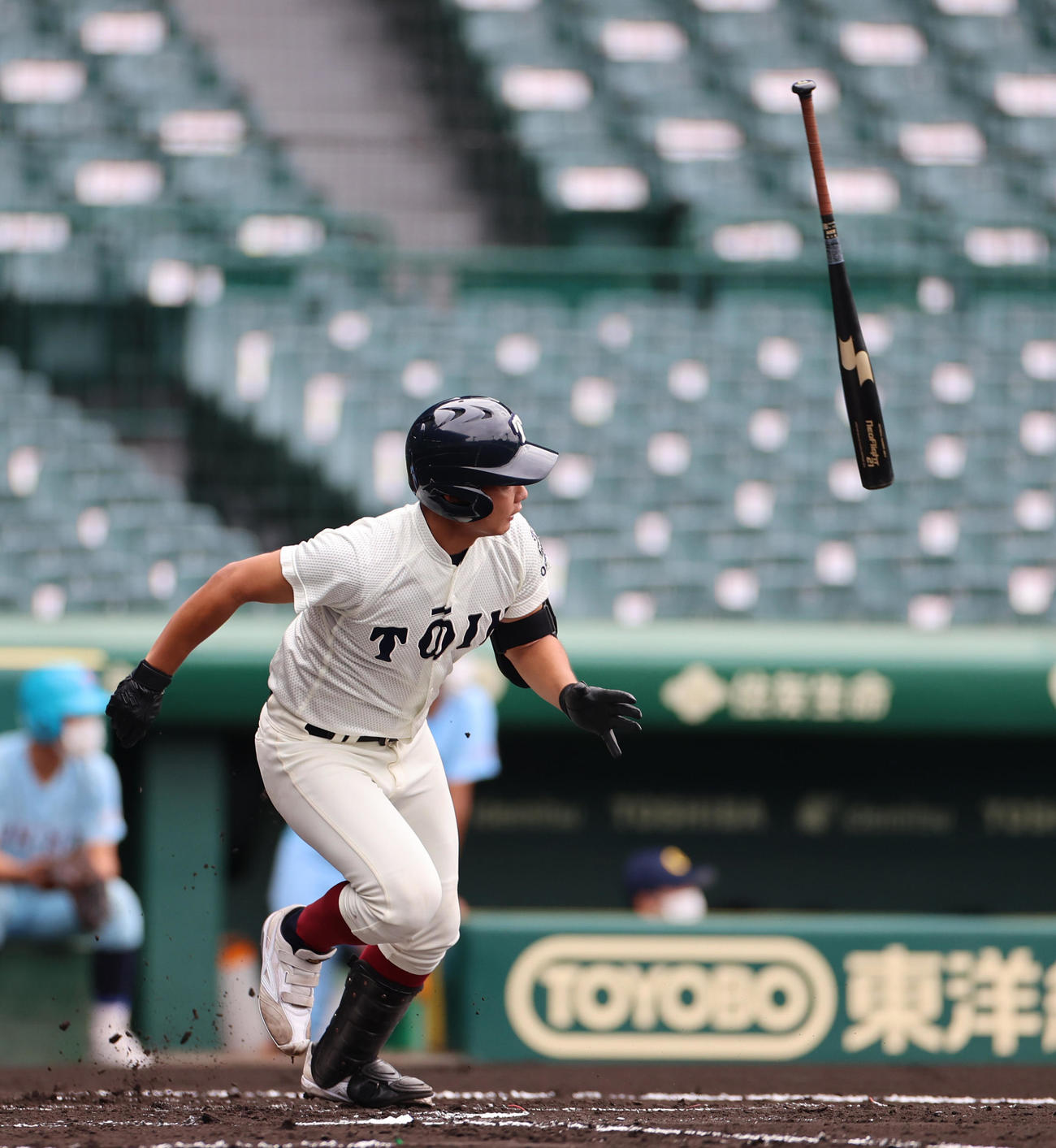 大阪桐蔭対近江　1回表大阪桐蔭2死満塁、左へ走者一掃の先制適時二塁打を放つ宮下（撮影・清水貴仁）