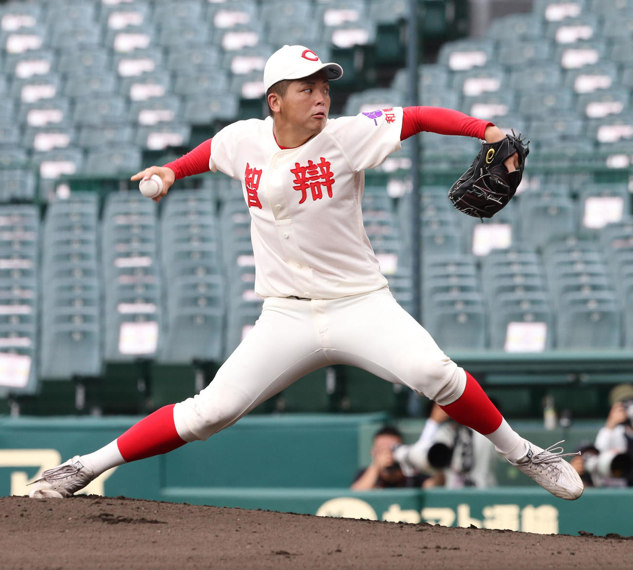 智弁和歌山対高松商　智弁和歌山の先発中西（撮影・屋方直哉）