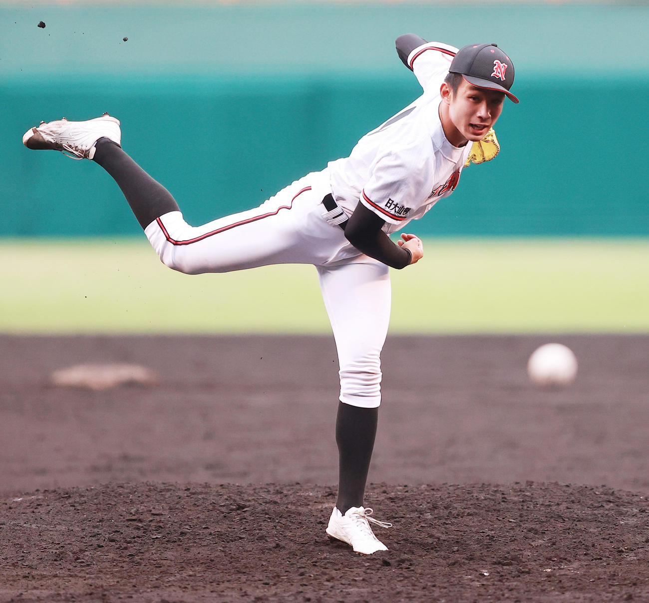 日大山形対石見智翠館　力投する日大山形・滝口（撮影・野上伸悟）