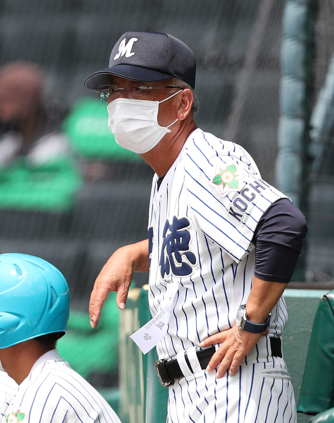 明徳義塾対松商学園　戦況を見守る明徳義塾・馬淵監督（撮影・白石智彦）