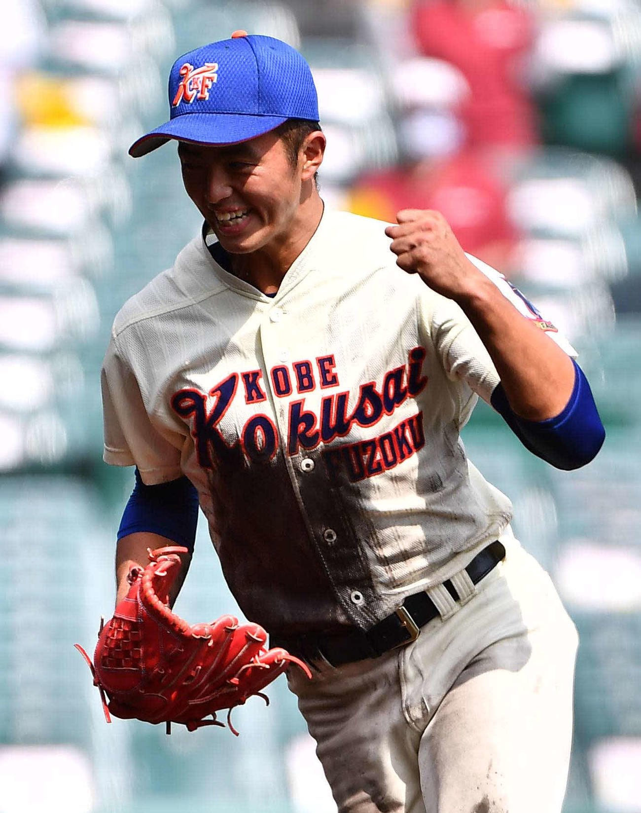 長崎商対神戸国際大付　5回表長崎商2死満塁、松井心助を投ゴロに打ち取りガッツポーズする神戸国際大付・武本琉聖（撮影・上田博志）