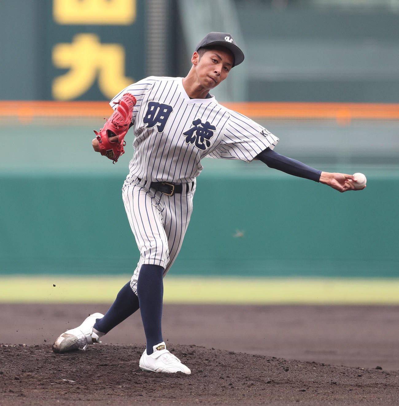 明徳義塾対智弁学園　智弁学園戦に先発する明徳義塾・吉村（撮影・白石智彦）