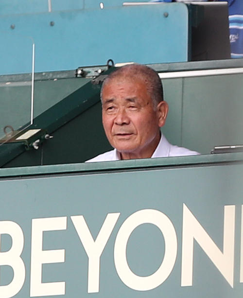 智弁和歌山対石見智翠館 試合を見守る高嶋仁名誉監督(撮影・白石智彦)