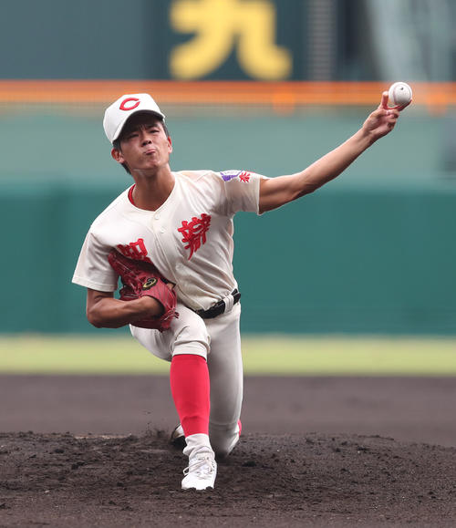 明徳義塾対智弁学園 明徳義塾戦に先発する智弁学園・西村(撮影・白石智彦)