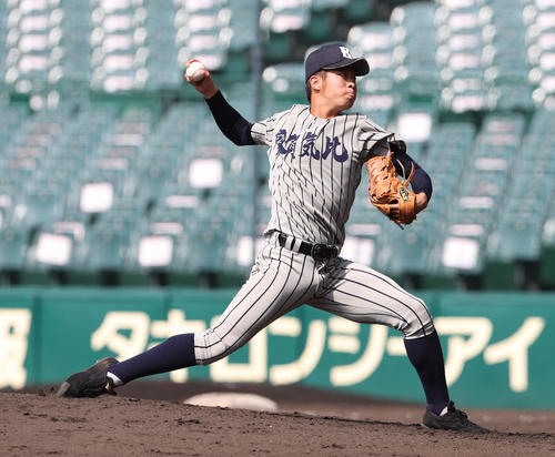 敦賀気比対京都国際 京都国際戦に2番手で登板する敦賀気比・吉崎(撮影・白石智彦)